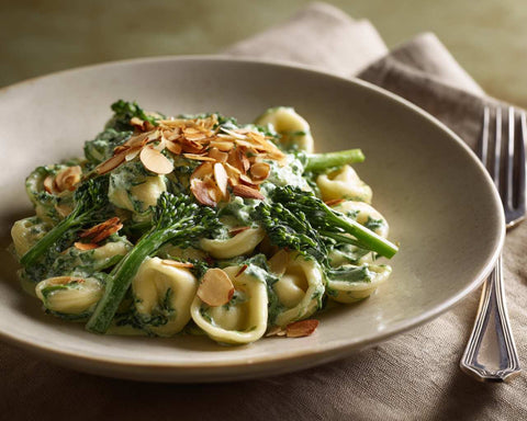 Orecchiette con crema di cime di rapa e mandorle