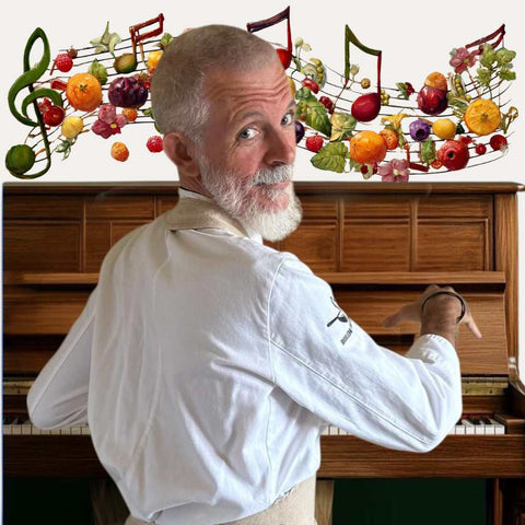 Alessandro di Stuzzicanti Melodie al piano con sfondo note musicali