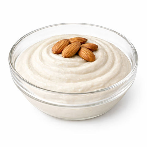dettaglio mandorle su crema di anacardi affumicata vegan